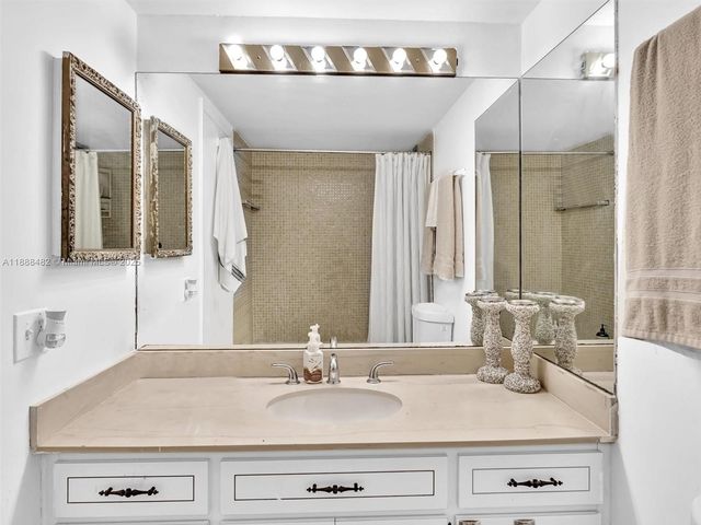 800 NE 195th St 716, Miami, FL 33179