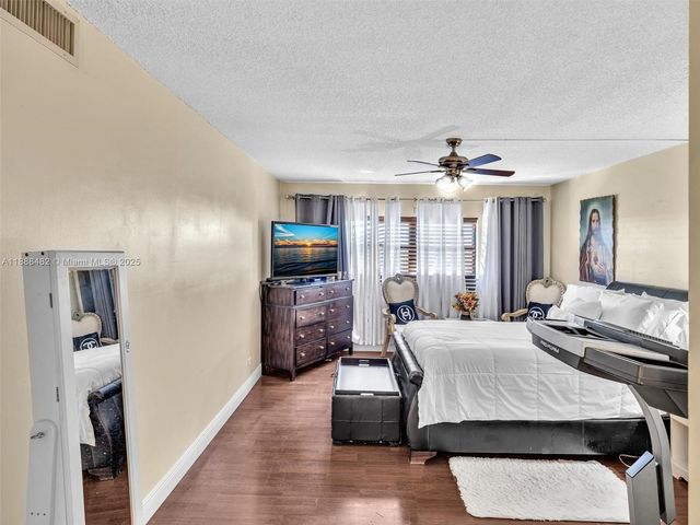 800 NE 195th St 716, Miami, FL 33179