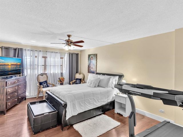 800 NE 195th St 716, Miami, FL 33179