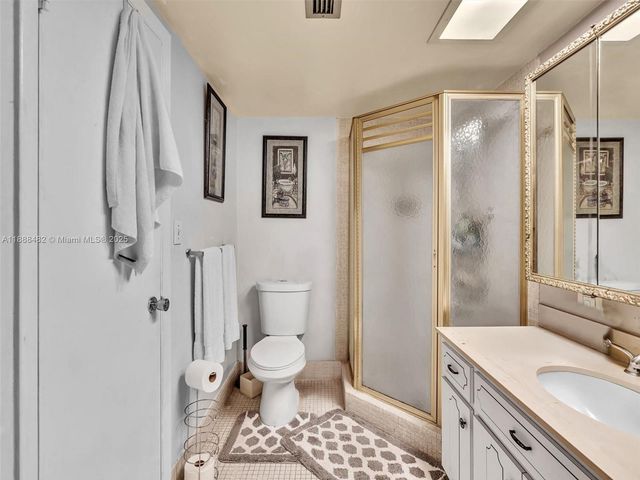 800 NE 195th St 716, Miami, FL 33179