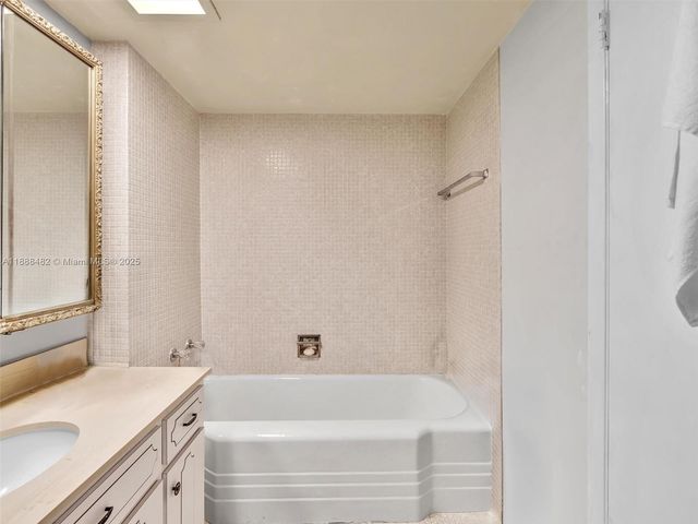 800 NE 195th St 716, Miami, FL 33179