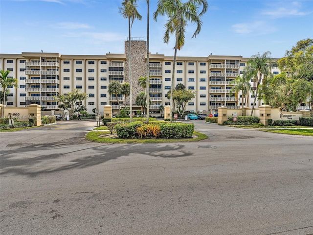 800 NE 195th St 716, Miami, FL 33179