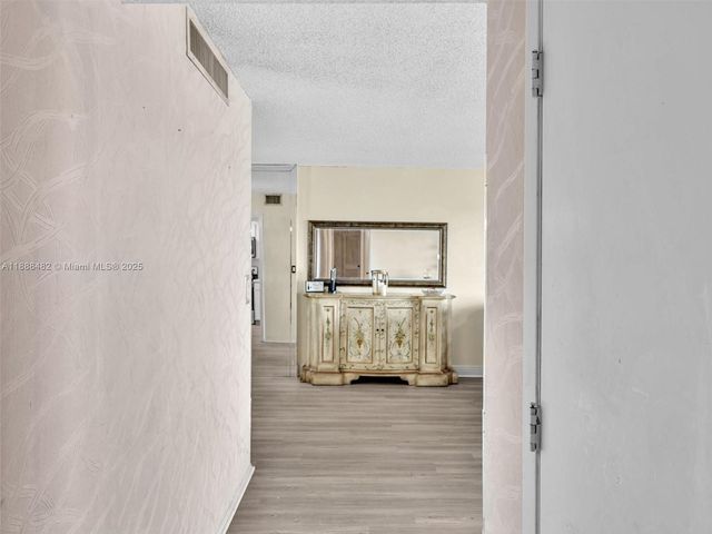 800 NE 195th St 716, Miami, FL 33179