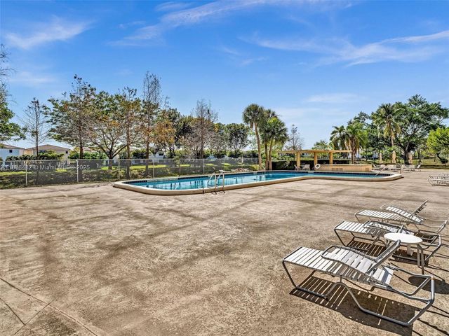 800 NE 195th St 716, Miami, FL 33179