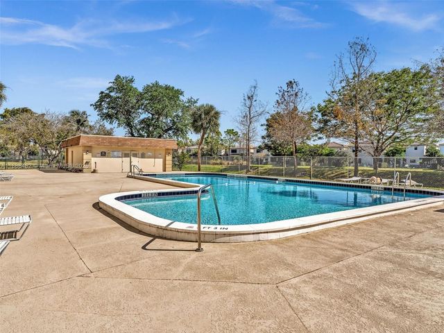 800 NE 195th St 716, Miami, FL 33179