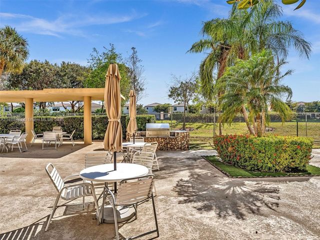 800 NE 195th St 716, Miami, FL 33179