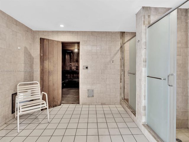 800 NE 195th St 716, Miami, FL 33179