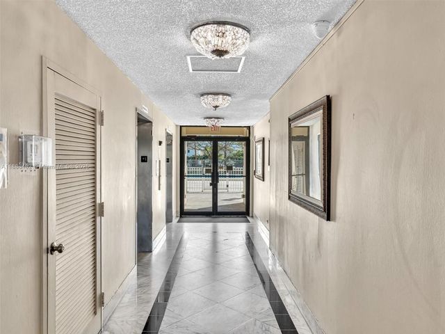 800 NE 195th St 716, Miami, FL 33179