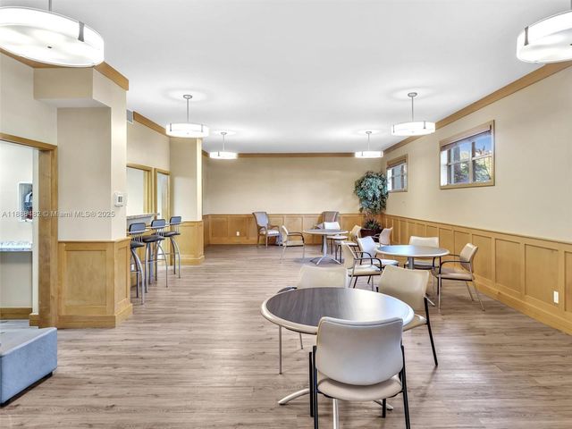 800 NE 195th St 716, Miami, FL 33179