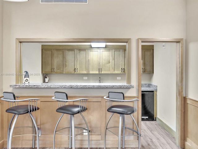 800 NE 195th St 716, Miami, FL 33179