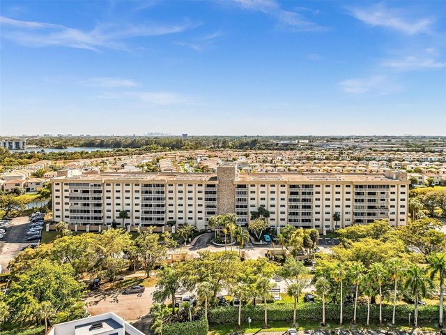 800 NE 195th St 716, Miami, FL 33179