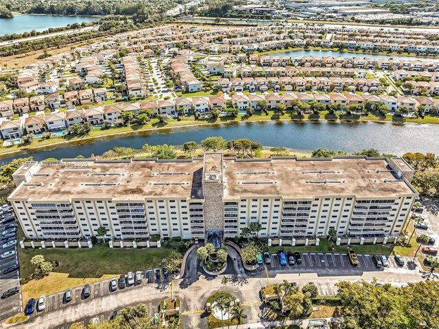 800 NE 195th St 716, Miami, FL 33179