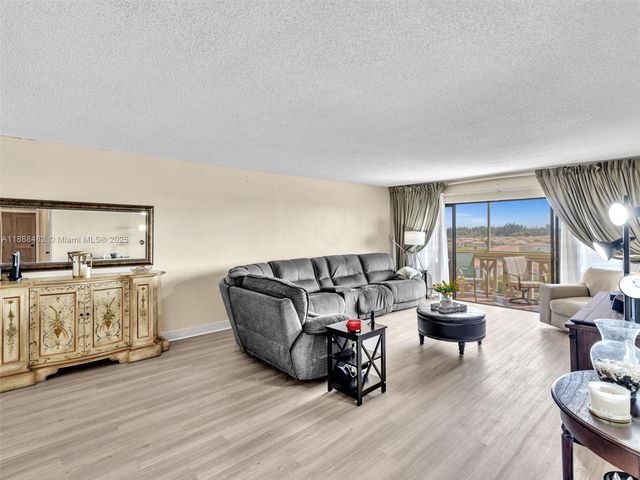 800 NE 195th St 716, Miami, FL 33179