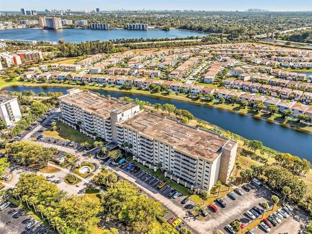 800 NE 195th St 716, Miami, FL 33179