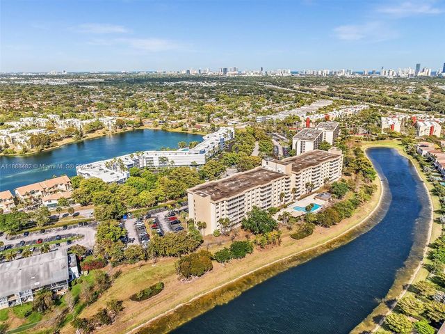 800 NE 195th St 716, Miami, FL 33179