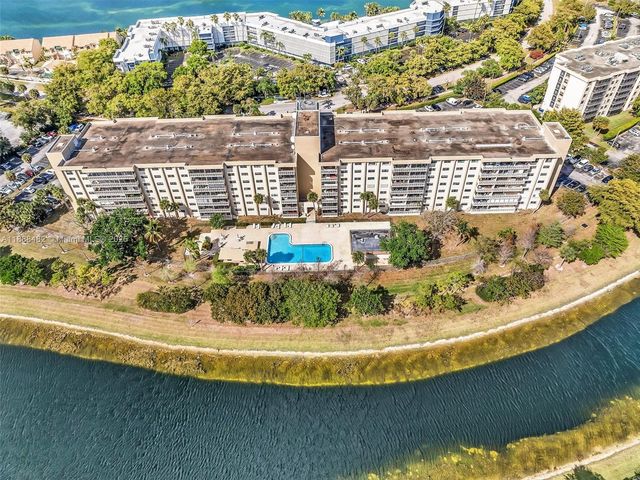 800 NE 195th St 716, Miami, FL 33179