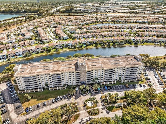 800 NE 195th St 716, Miami, FL 33179