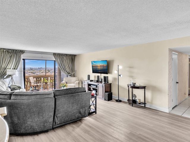 800 NE 195th St 716, Miami, FL 33179