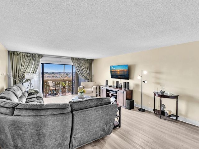 800 NE 195th St 716, Miami, FL 33179