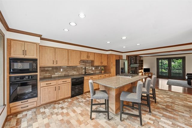 104 Saybrook Harbor, Bradford Woods, PA 15015