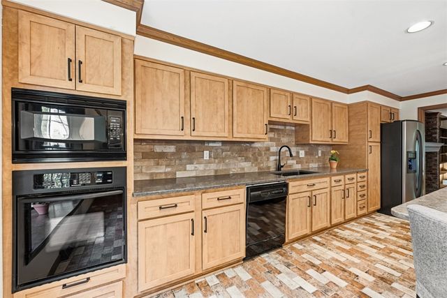 104 Saybrook Harbor, Bradford Woods, PA 15015
