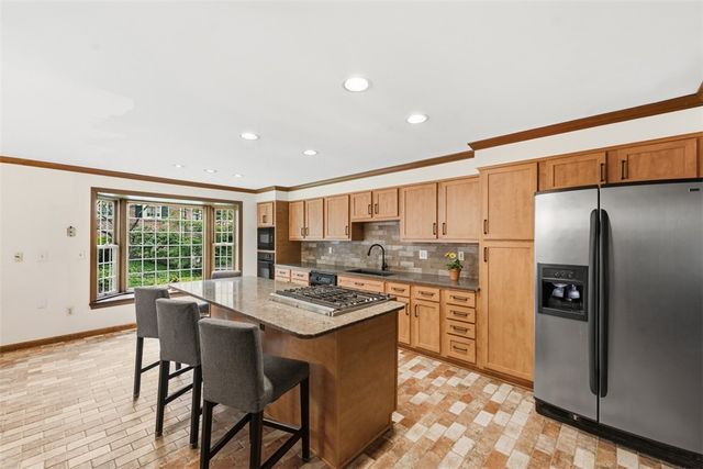 104 Saybrook Harbor, Bradford Woods, PA 15015