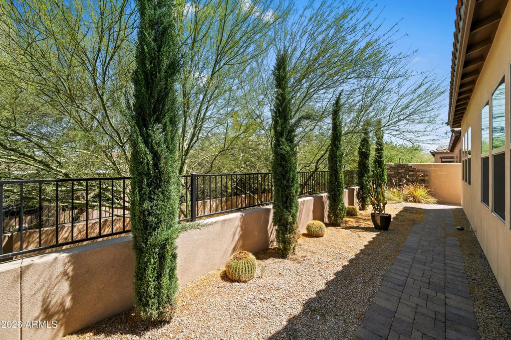 Image 12 of property listing at 20 Almarte Circle, Carefree, AZ 85377