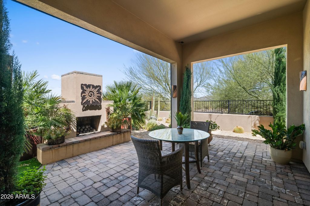 Image 9 of property listing at 20 Almarte Circle, Carefree, AZ 85377