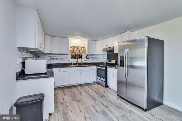 529 TAYLORS BEACH RD, Reedville, VA 22539