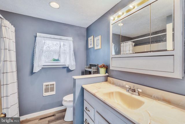 529 TAYLORS BEACH RD, Reedville, VA 22539