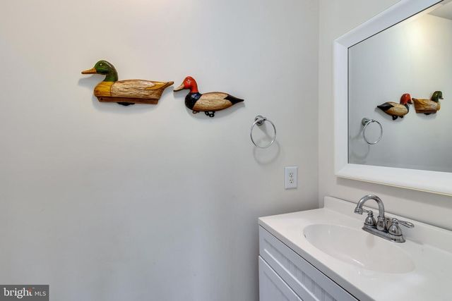 529 TAYLORS BEACH RD, Reedville, VA 22539