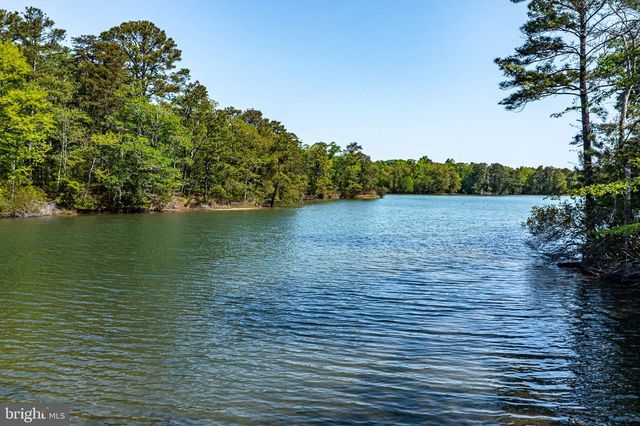 529 TAYLORS BEACH RD, Reedville, VA 22539