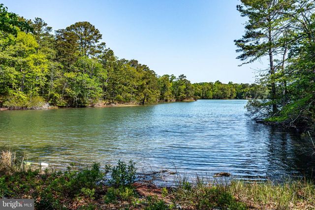 529 TAYLORS BEACH RD, Reedville, VA 22539