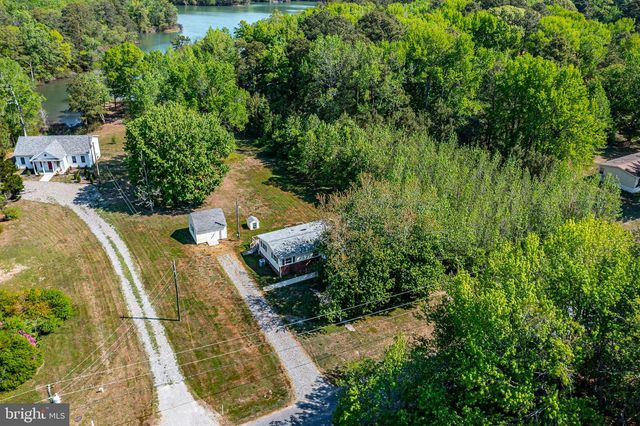 529 TAYLORS BEACH RD, Reedville, VA 22539