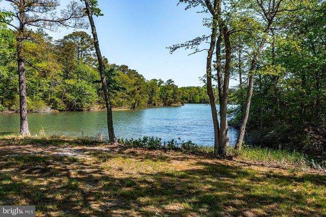 529 TAYLORS BEACH RD, Reedville, VA 22539