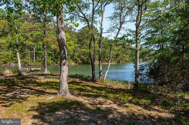 529 TAYLORS BEACH RD, Reedville, VA 22539