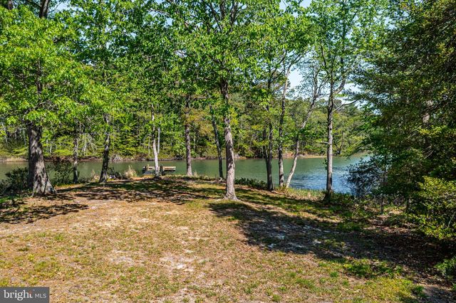 529 TAYLORS BEACH RD, Reedville, VA 22539