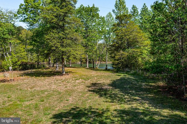 529 TAYLORS BEACH RD, Reedville, VA 22539