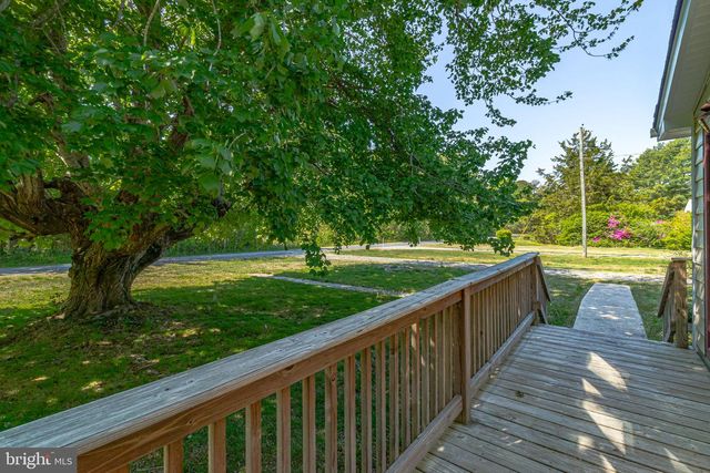 529 TAYLORS BEACH RD, Reedville, VA 22539