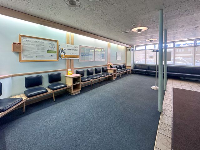 6538 W Cermak Road, Berwyn, IL 60402