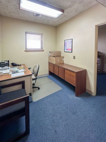 6538 W Cermak Road, Berwyn, IL 60402