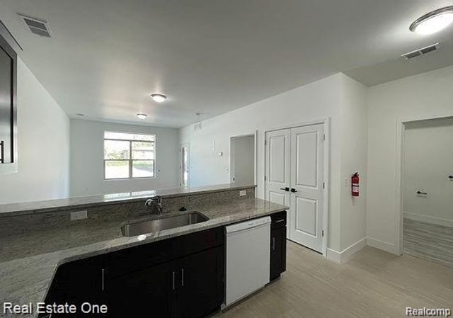 24356 Ann Arbor Trail 5, Dearborn Heights, MI 48127