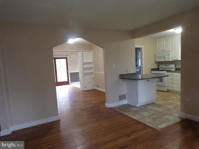 2853 FAIRMONT ST, Falls Church, VA 22042