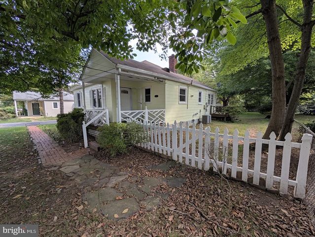 2853 FAIRMONT ST, Falls Church, VA 22042