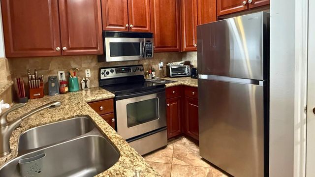 2400 Mccue Road 452, Houston, TX 77056