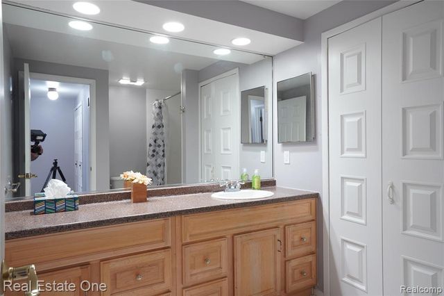 29612 City Center Drive 1, Warren, MI 48093
