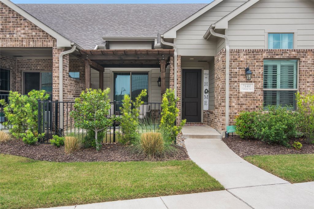 2644 Chardonnay Court, Grand Prairie, TX 75054 — photo 2