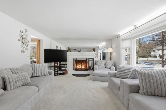 10 Todd Road, Nashua, NH 03064