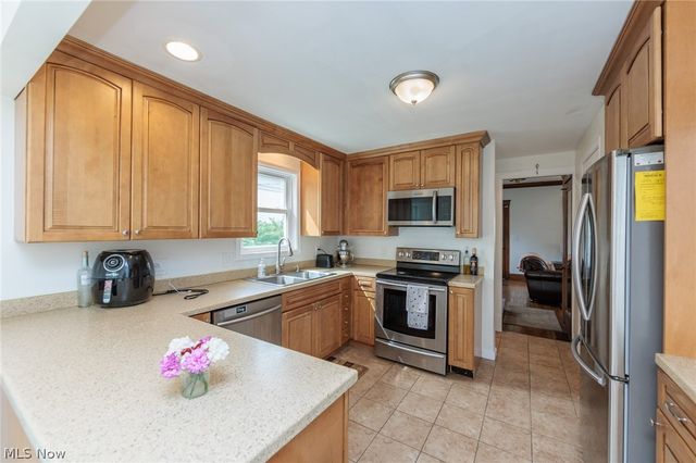142 E Bridge Street, Berea, OH 44017