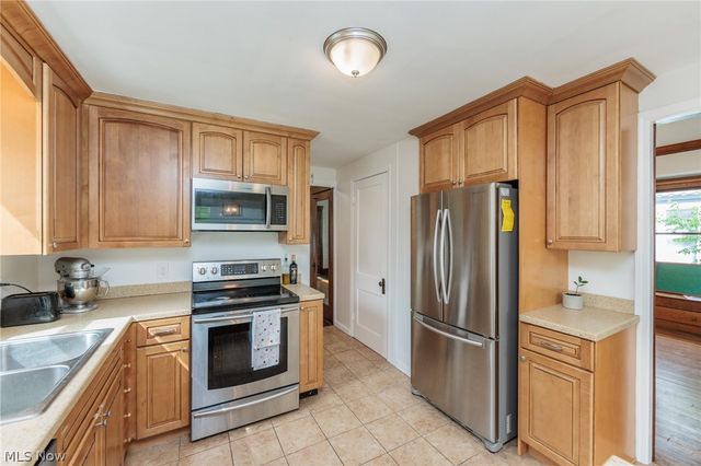 142 E Bridge Street, Berea, OH 44017